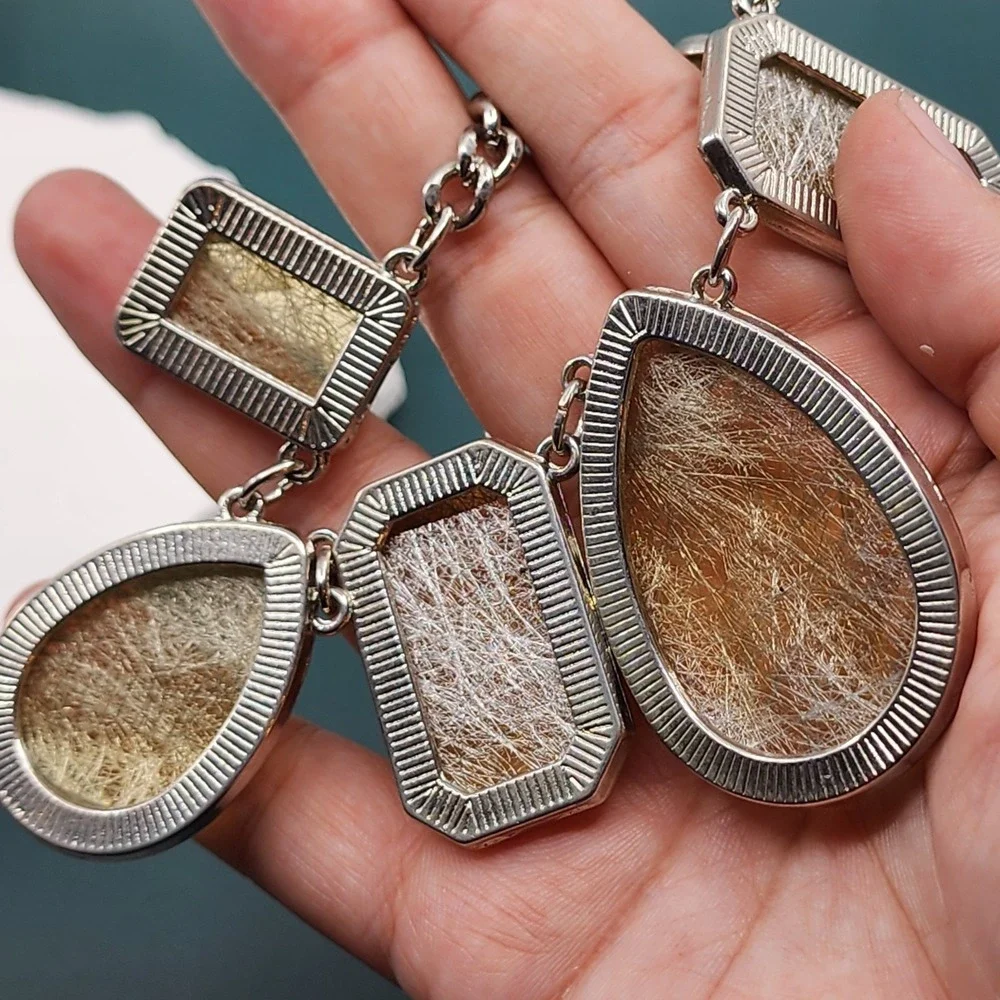 New York & Co. Gold Fiber Resin Bib Statement Necklace Silver Tone Chunky Modern